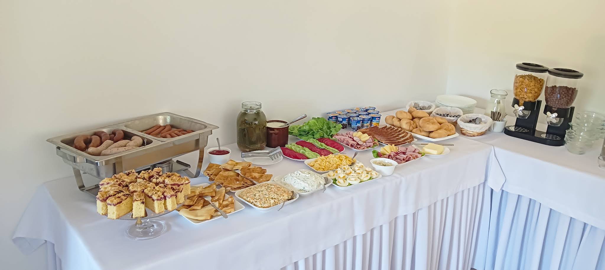 Bufet z przekąskami i napojami